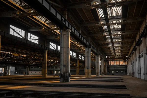 Grande corredor industrial de uma estação de reparo — Fotografia de Stock