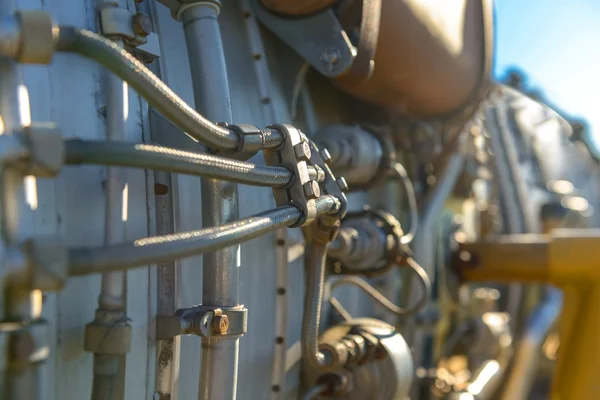 Motor a reacción de un avión de combate de primer plano —  Fotos de Stock