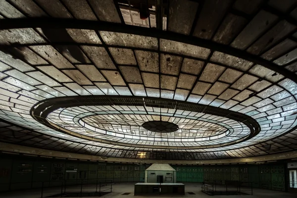 Lugar escuro e abandonado — Fotografia de Stock