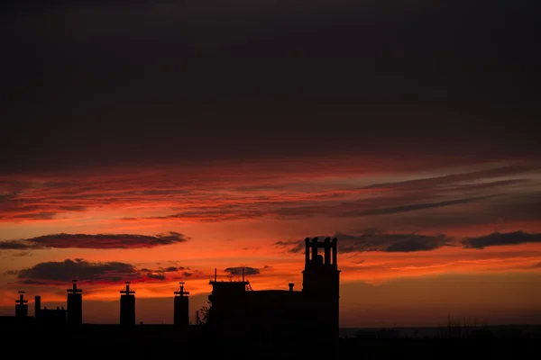 Artistieke zonsondergang met heldere hemel — Stockfoto