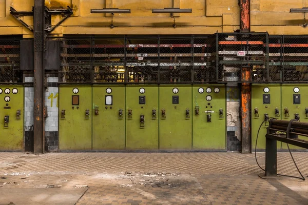 Sala de distribución de electricidad en la industria metalúrgica — Foto de Stock