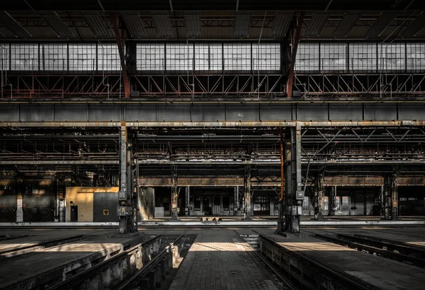 Grande corredor industrial de uma estação de reparo — Fotografia de Stock