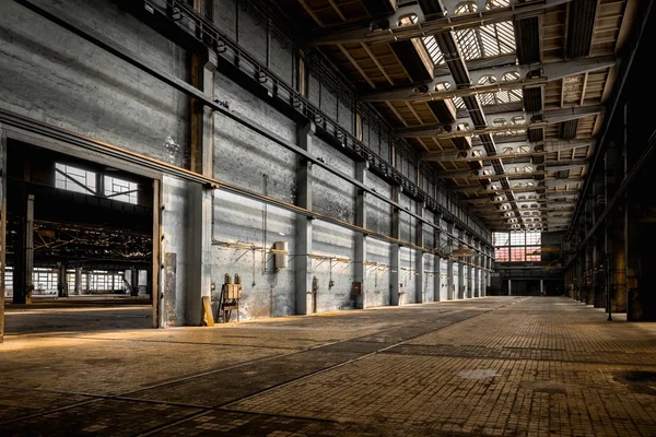 Grande corredor industrial de uma estação de reparo — Fotografia de Stock