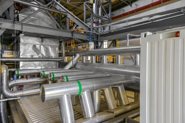 Tubos industriales en una central térmica — Foto de Stock