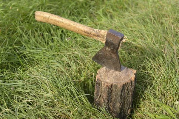 Firewood and old axe — Stock Photo, Image