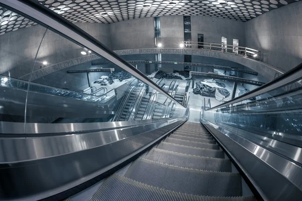 İş Merkezi hareketli yürüyen merdiven — Stok fotoğraf