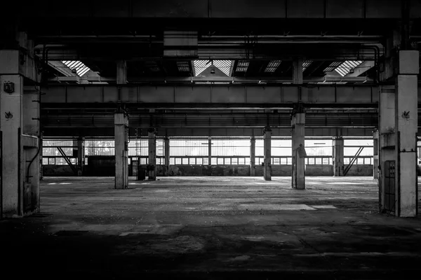 Grande corredor industrial de uma estação de reparo — Fotografia de Stock