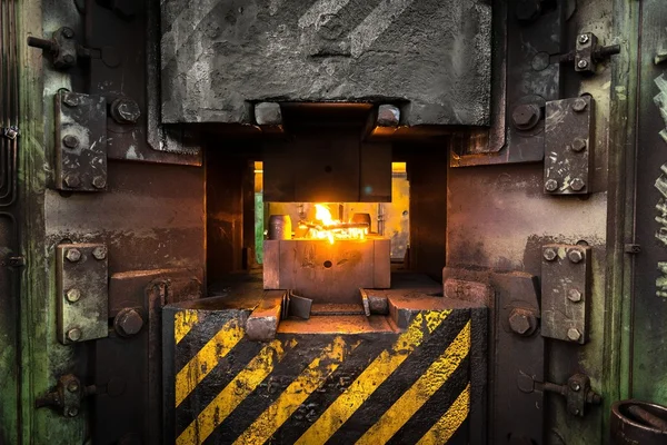 Hete ijzeren in smeltery — Stockfoto