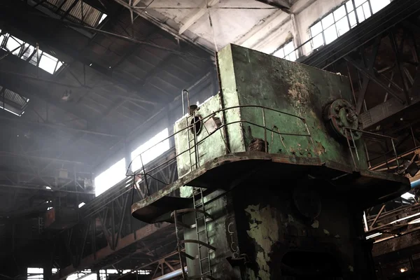 Grande sala vazia com paredes de concreto — Fotografia de Stock