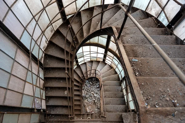 Industrietreppe geht nach oben — Stockfoto