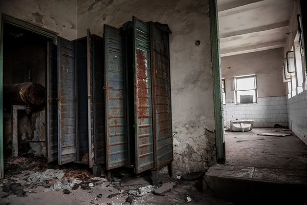 Dark room with steel lockers — Stock Photo, Image