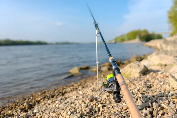 Canne à pêche propre moderne à l'extérieur — Photo