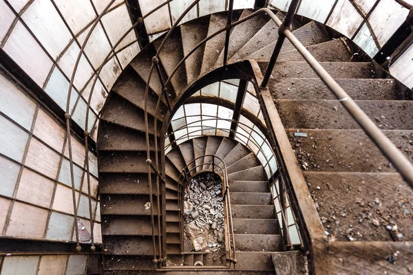 Industrietreppe geht nach oben — Stockfoto