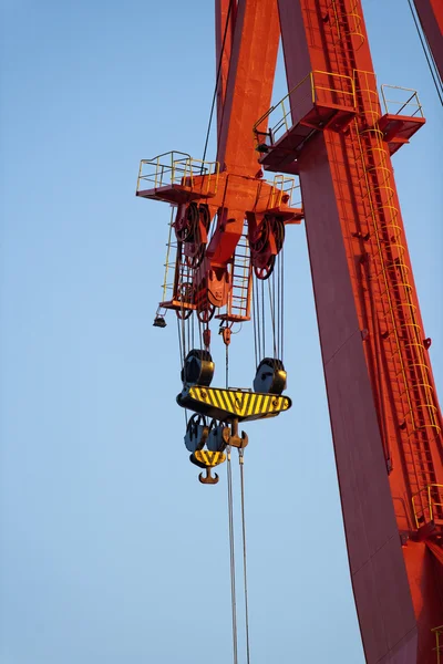 Industriële lading kranen in het dock — Stockfoto