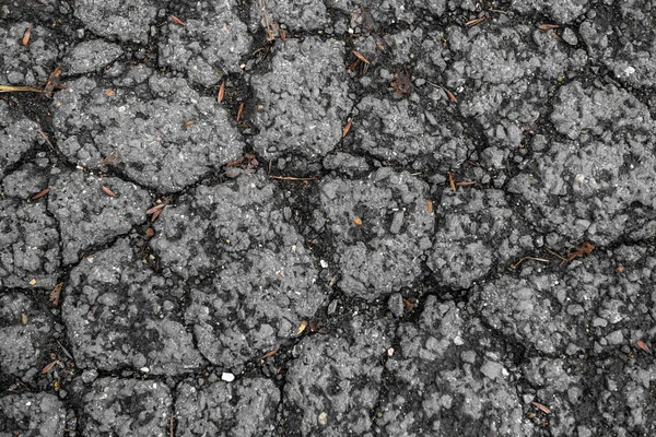 Asfaltweg met grote gaten in België — Stockfoto