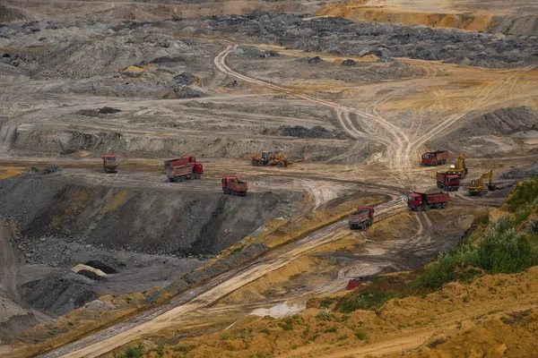 Máquina de minería industrial en la mina — Foto de Stock