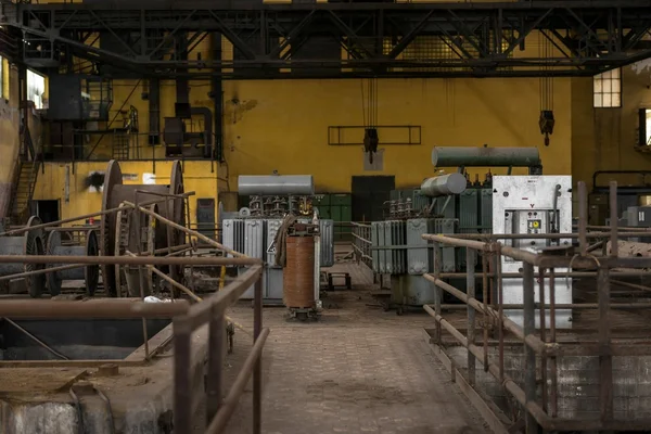 Electricity distribution hall in metal industry — Stock Photo, Image