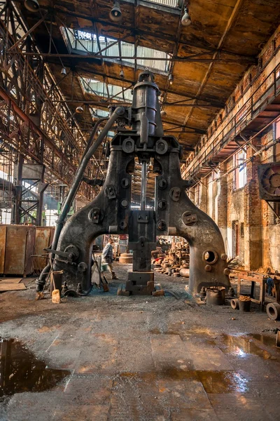 Průmyslový stroj v továrně — Stock fotografie