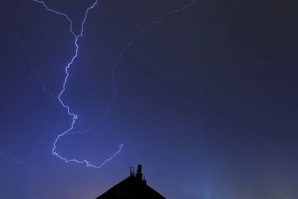 電光は打つ — ストック写真