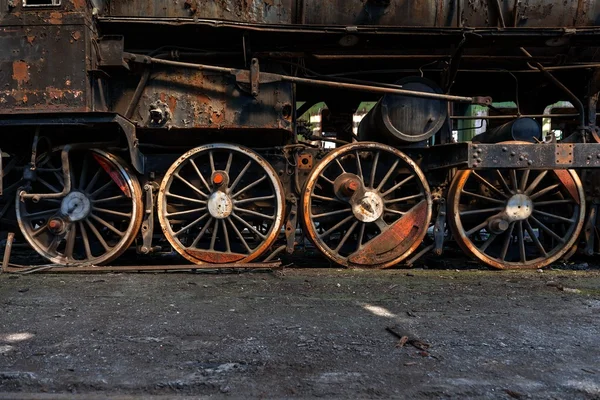 Räder eines alten Zuges — Stockfoto