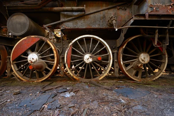 Wielen van een oude trein — Stockfoto