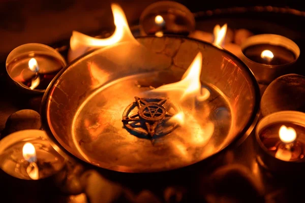 Ancient pentagram burning — Stock Photo, Image