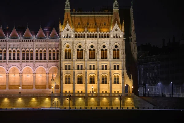 Night detail of the Parliament building — Stock Photo, Image