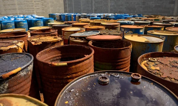 Varios barriles de residuos tóxicos — Foto de Stock