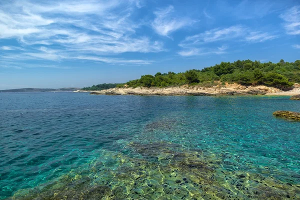 Línea costera con horizonte y cielo — Foto de Stock