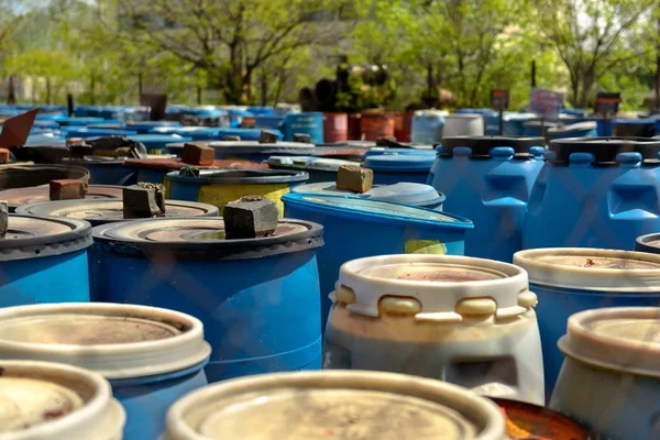 Varios barriles de residuos tóxicos — Foto de Stock