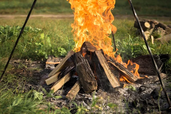 Camp fire outdoors burning — Stock Photo, Image