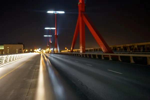 Tom bro på natten — Stockfoto