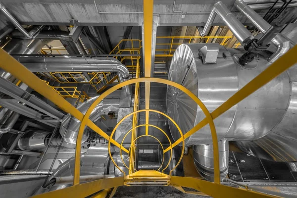 Escalera en interior industrial —  Fotos de Stock