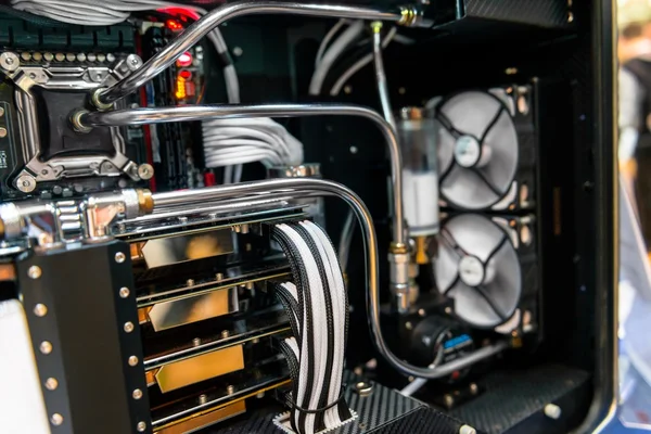 Moderner Computerprozessor und Motherboard — Stockfoto