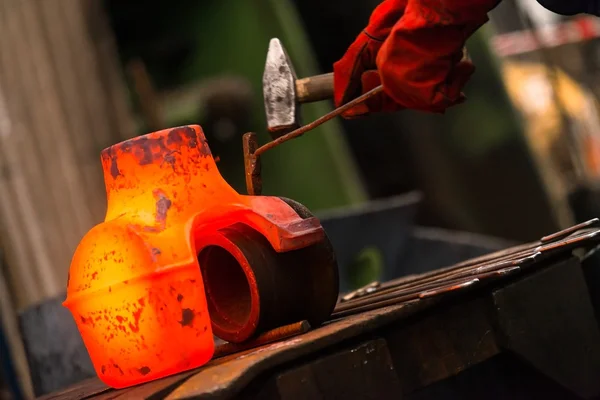 Ferro quente em fundição — Fotografia de Stock