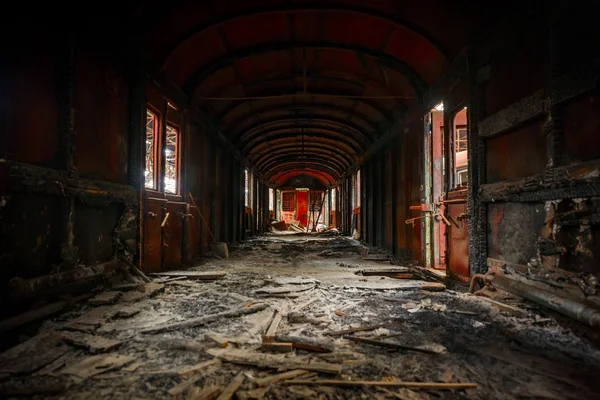 Unordentliches Fahrzeuginnere eines Eisenbahnwaggons — Stockfoto