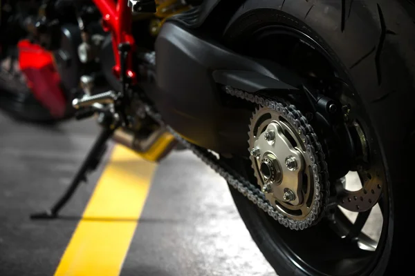 Garajda otopark motosiklet — Stok fotoğraf
