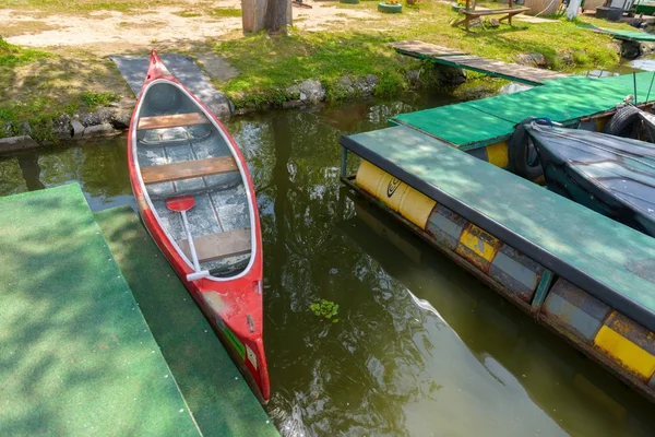 Canoe on a Lake — Stock Photo, Image