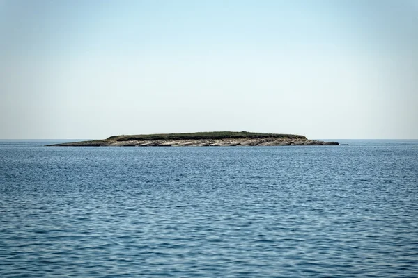 Vista panoramica di una piccola isola — Foto Stock