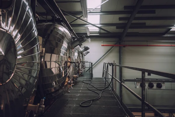 Intérieur industriel d'une usine d'alcool — Photo