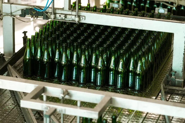 Many bottles on conveyor belt — Stock Photo, Image