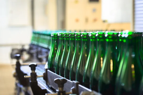 Many bottles on conveyor belt — Stock Photo, Image