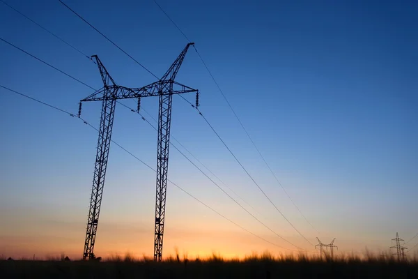 Large transmission towers at blue hour — Stock Photo, Image