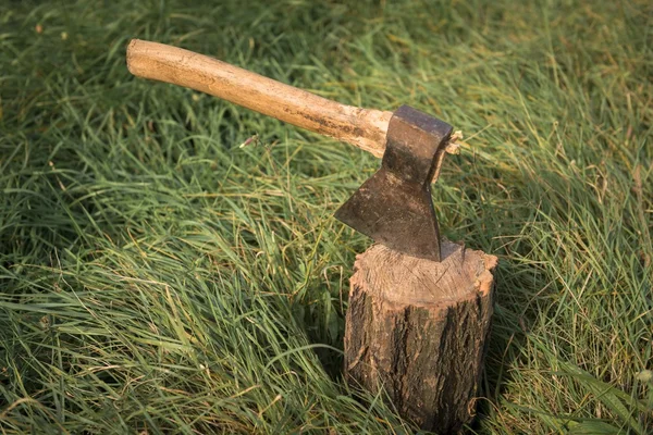 Firewood and old axe — Stock Photo, Image
