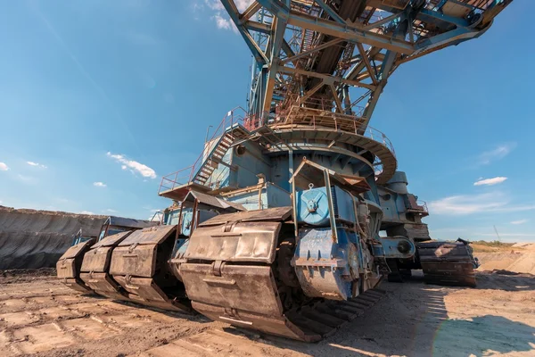 Grande máquina escavadora na mina — Fotografia de Stock