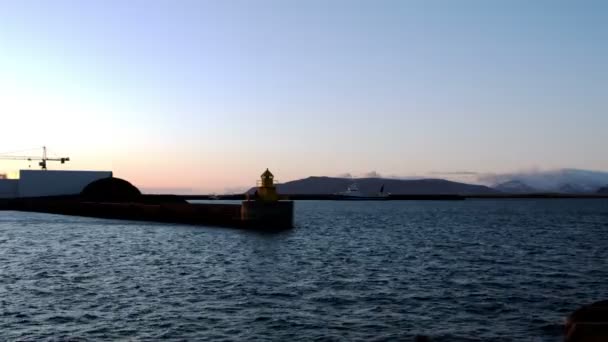 Puerto de Reykjavik frente al mar — Vídeos de Stock