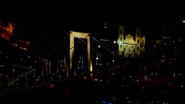 Unter Brücke Blick auf Budapest — Stockvideo