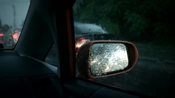 Lluvias fuertes del coche — Vídeo de stock