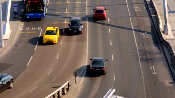 도로 상의 교통 — 비디오