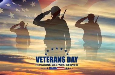 Gün batımına karşı Amerikan bayrağı taşıyan bir askerin siluetleri. Anma Günü, Gaziler Günü